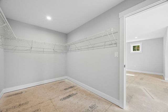 15 Gaskins Ln, Ayer, MA 01432