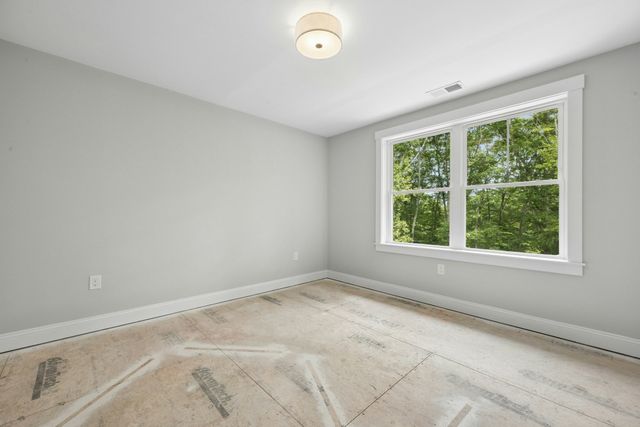 15 Gaskins Ln, Ayer, MA 01432