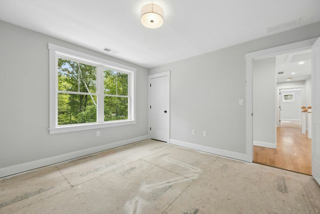 15 Gaskins Ln, Ayer, MA 01432