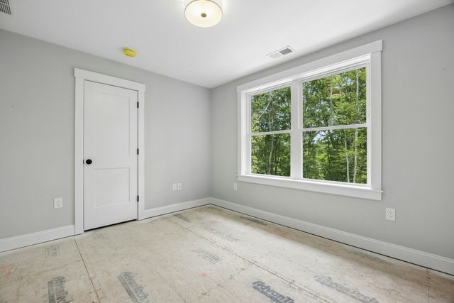 15 Gaskins Ln, Ayer, MA 01432