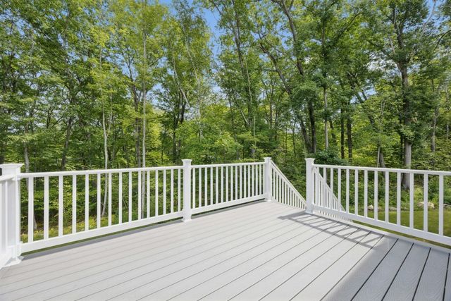 15 Gaskins Ln, Ayer, MA 01432