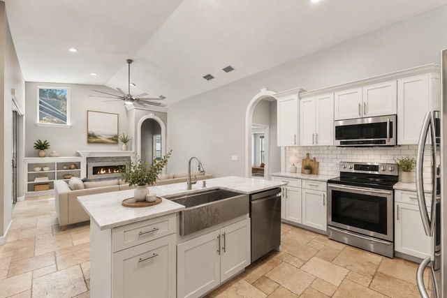 695 SALT LAKE DRIVE, Tarpon Springs, FL 34689