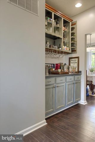 1080 CRANBERRY LN W, York, PA 17402
