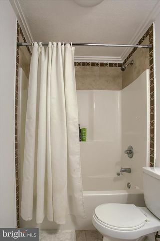 1080 CRANBERRY LN W, York, PA 17402