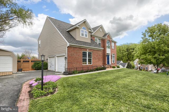 1080 CRANBERRY LN W, York, PA 17402