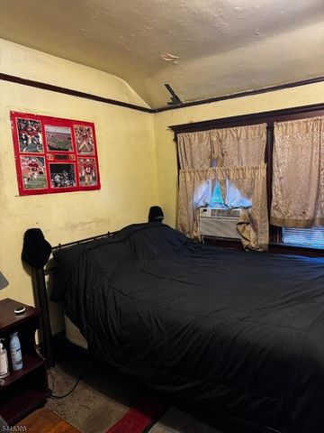 179 N Munn Ave, East Orange City, NJ 07017