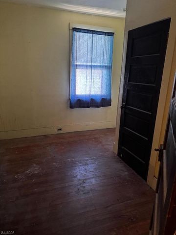 179 N Munn Ave, East Orange City, NJ 07017
