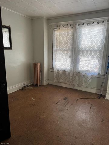 179 N Munn Ave, East Orange City, NJ 07017