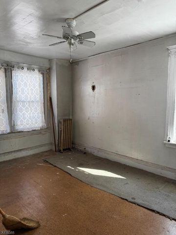 179 N Munn Ave, East Orange City, NJ 07017