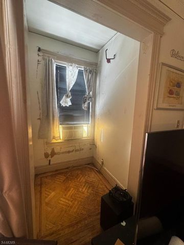 179 N Munn Ave, East Orange City, NJ 07017
