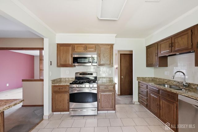 4 Walnut Street, Monroe, NJ 08831