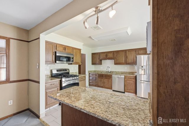 4 Walnut Street, Monroe, NJ 08831