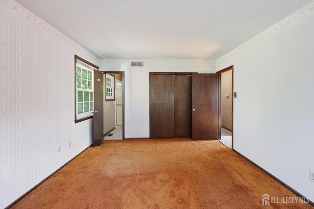 4 Walnut Street, Monroe, NJ 08831