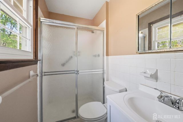 4 Walnut Street, Monroe, NJ 08831