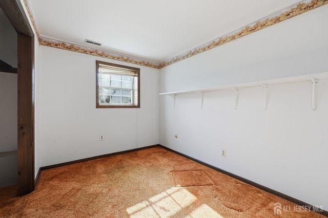 4 Walnut Street, Monroe, NJ 08831