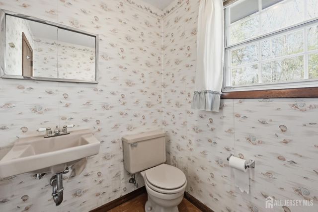 4 Walnut Street, Monroe, NJ 08831