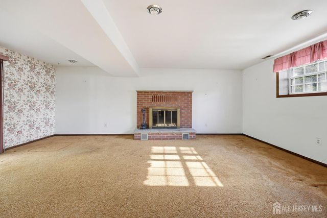 4 Walnut Street, Monroe, NJ 08831