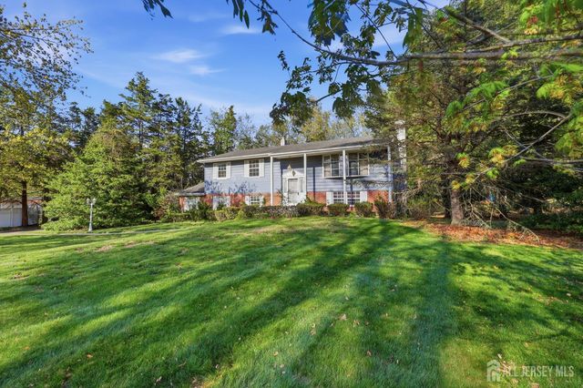 4 Walnut Street, Monroe, NJ 08831