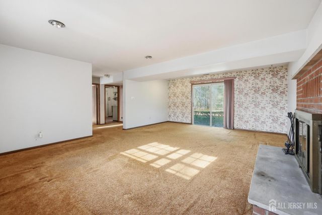 4 Walnut Street, Monroe, NJ 08831