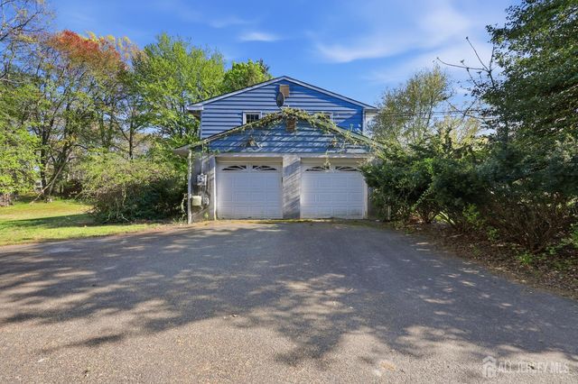 4 Walnut Street, Monroe, NJ 08831