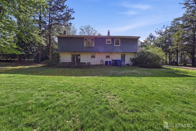 4 Walnut Street, Monroe, NJ 08831