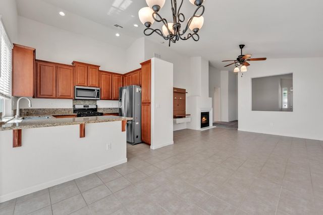 1992 Horseshoe Glen Cir, Folsom, CA 95630