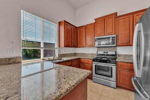1992 Horseshoe Glen Cir, Folsom, CA 95630