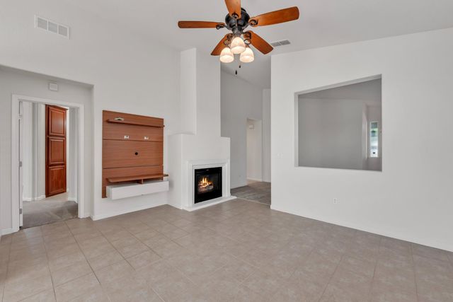 1992 Horseshoe Glen Cir, Folsom, CA 95630