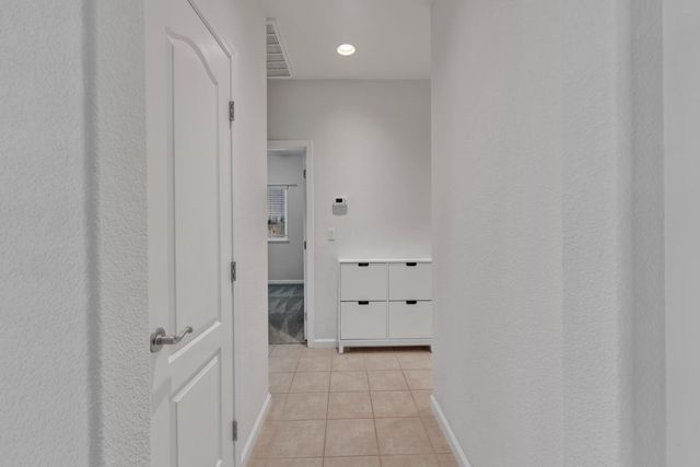 1992 Horseshoe Glen Cir, Folsom, CA 95630