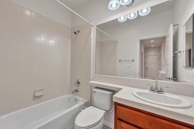1992 Horseshoe Glen Cir, Folsom, CA 95630