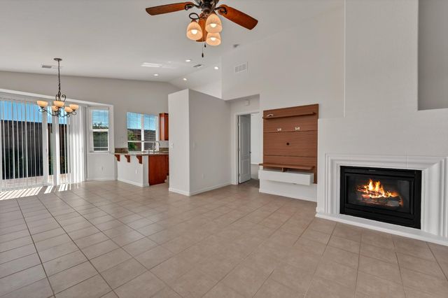 1992 Horseshoe Glen Cir, Folsom, CA 95630