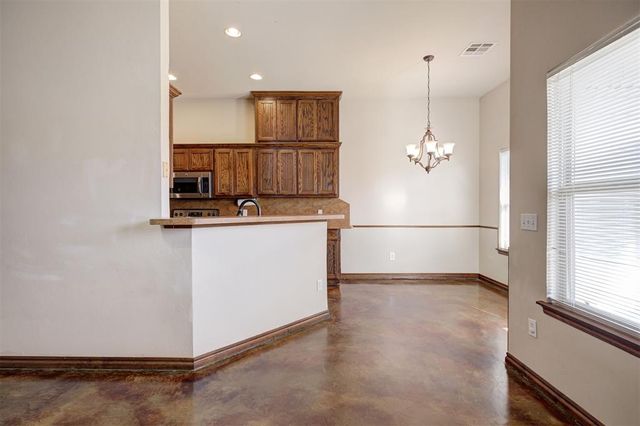 3900 Notting Hill Drive, Moore, OK 73160