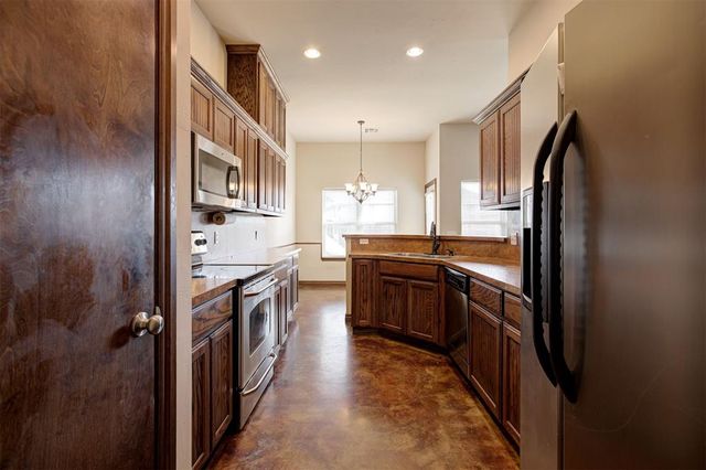 3900 Notting Hill Drive, Moore, OK 73160