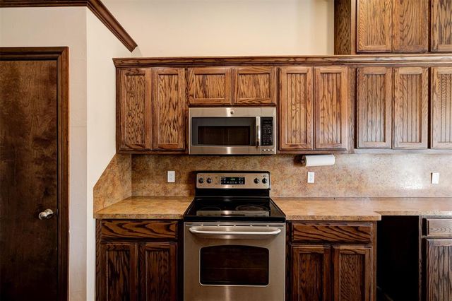 3900 Notting Hill Drive, Moore, OK 73160