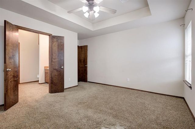 3900 Notting Hill Drive, Moore, OK 73160