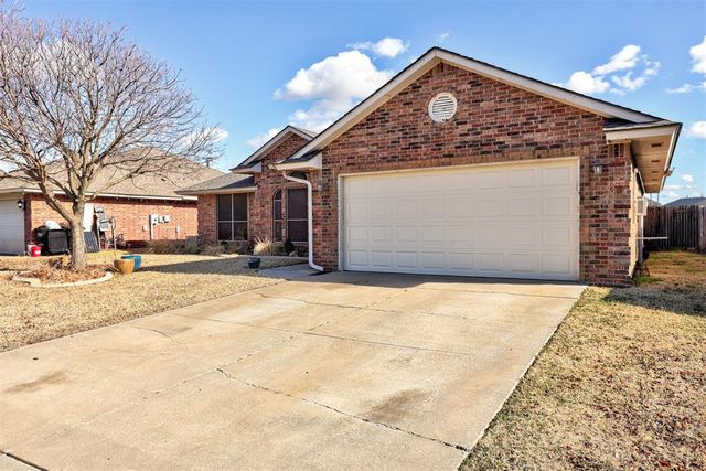 3900 Notting Hill Drive, Moore, OK 73160