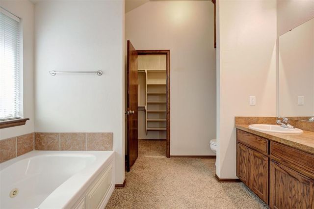 3900 Notting Hill Drive, Moore, OK 73160