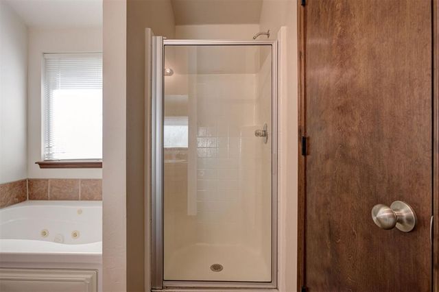 3900 Notting Hill Drive, Moore, OK 73160