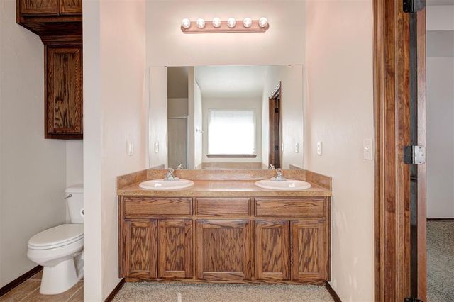 3900 Notting Hill Drive, Moore, OK 73160