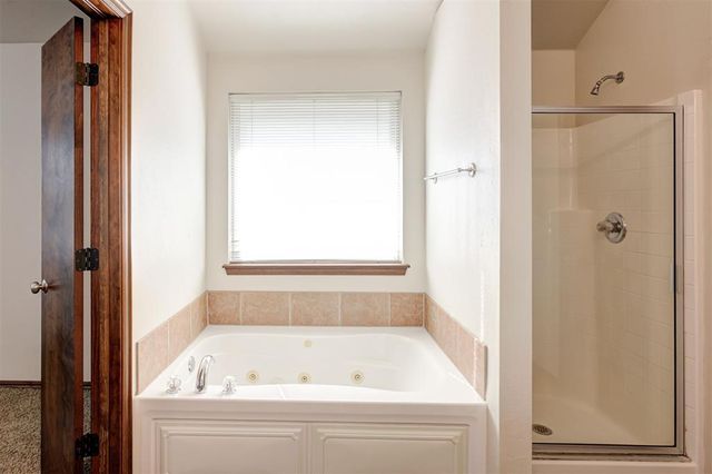 3900 Notting Hill Drive, Moore, OK 73160