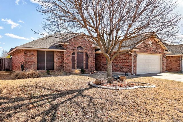 3900 Notting Hill Drive, Moore, OK 73160