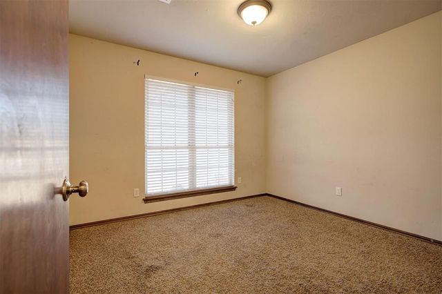 3900 Notting Hill Drive, Moore, OK 73160