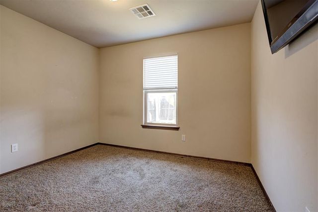 3900 Notting Hill Drive, Moore, OK 73160