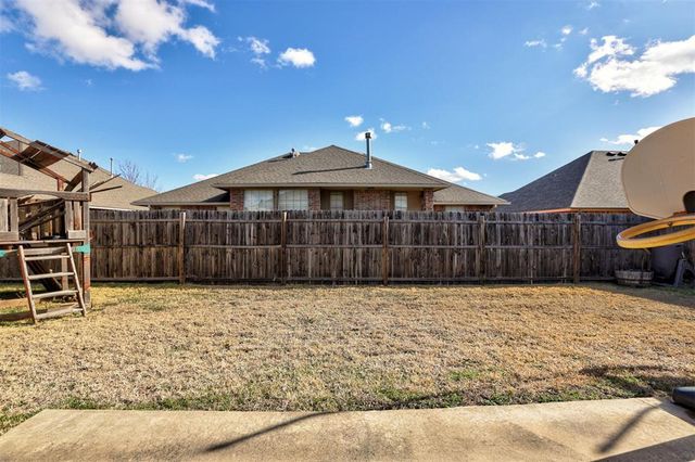 3900 Notting Hill Drive, Moore, OK 73160