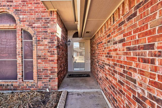 3900 Notting Hill Drive, Moore, OK 73160