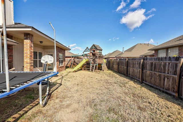 3900 Notting Hill Drive, Moore, OK 73160