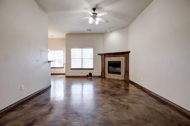 3900 Notting Hill Drive, Moore, OK 73160