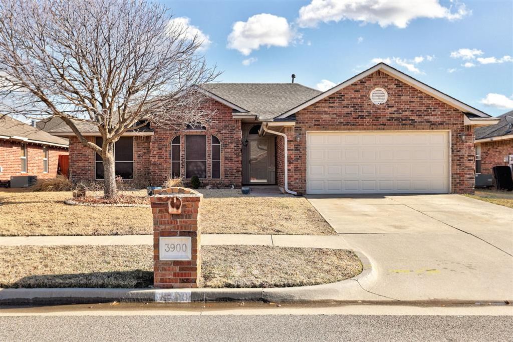 3900 Notting Hill Drive, Moore, OK 73160