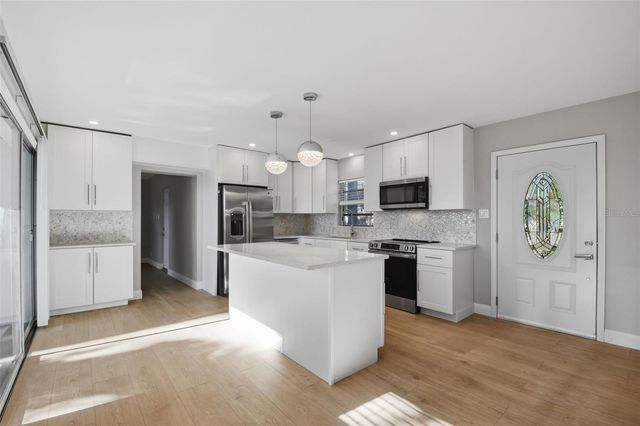 405 SHORE DRIVE E, Oldsmar, FL 34677