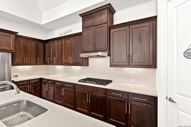 515 Talmadge Ln, Shavano Park, TX 78249